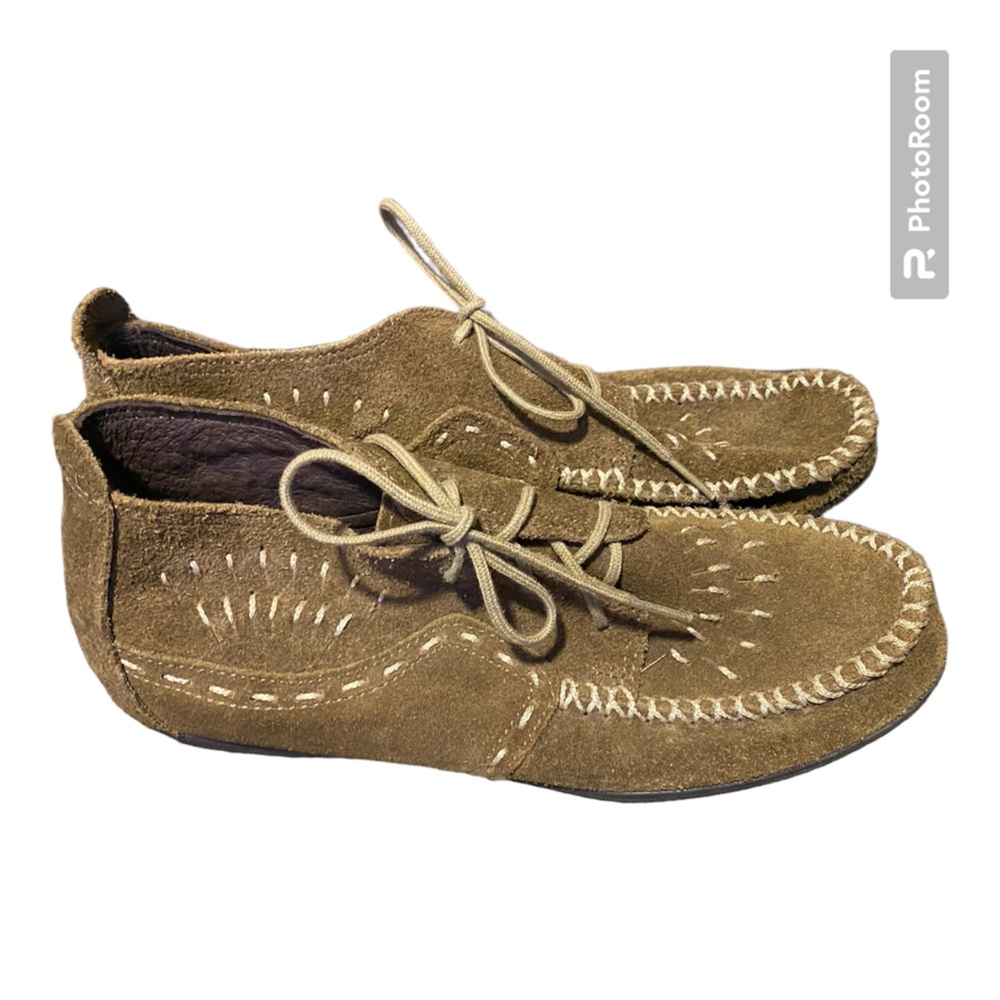 Minnetonka Woman's Lace Up Suede Booties / Moccasins Size 7